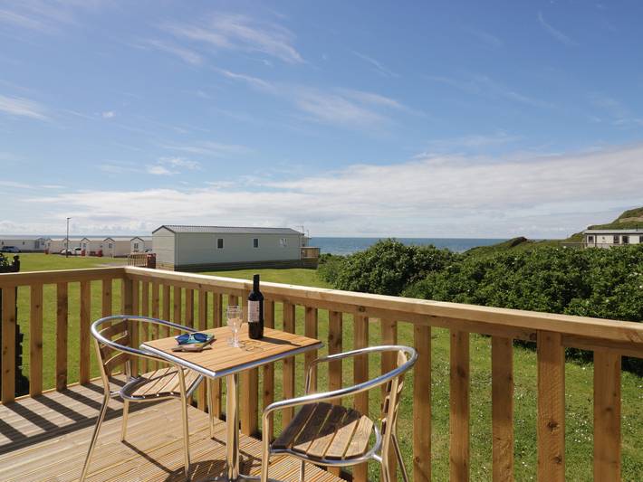 Caravan for 6 people, with garden in Cumbria