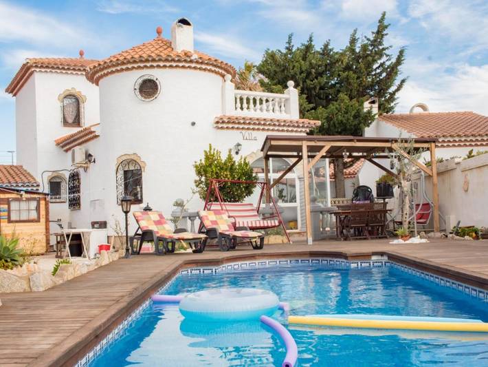 Casa rural para 8 personas, con terraza en Montroig