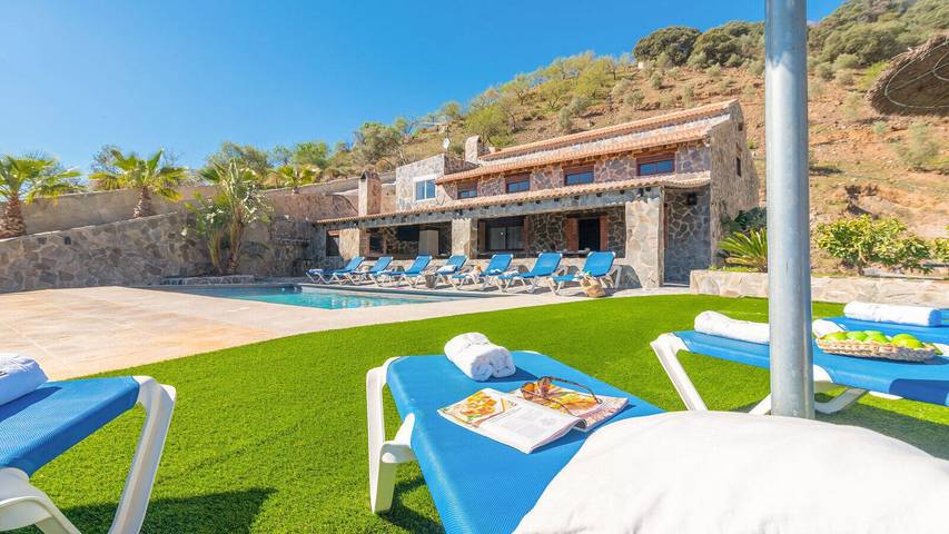 Villa pour 20 personnes, avec Balcon/Terrasse et Piscine à El Borge