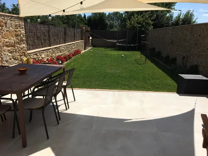 Apartamento de vacaciones para 8 personas, con jardín además de vistas y piscina - 1