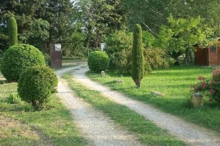 Gîte pour 2 personnes, avec Terrasse ainsi que Jardin et Piscine