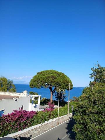 Location de vacances pour 16 personnes, avec jardin et vue à San Felice Circeo