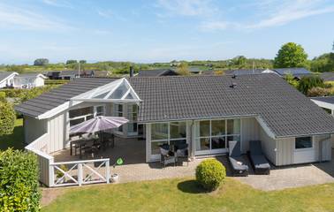 Ferienhaus für 7 Personen, mit Garten und Terrasse sowie Whirlpool und Sauna in Flovt Strand