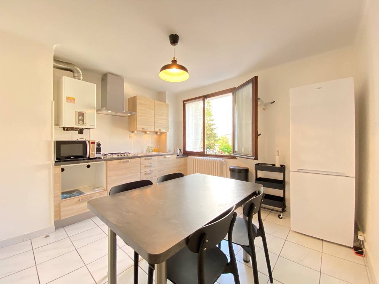Ganze Wohnung, Renoviertes T2 nahe Strand und Zentrum, Parkplatz, Haustiere, Wi-Fi in Annecy, Annecy (Gemeinde)