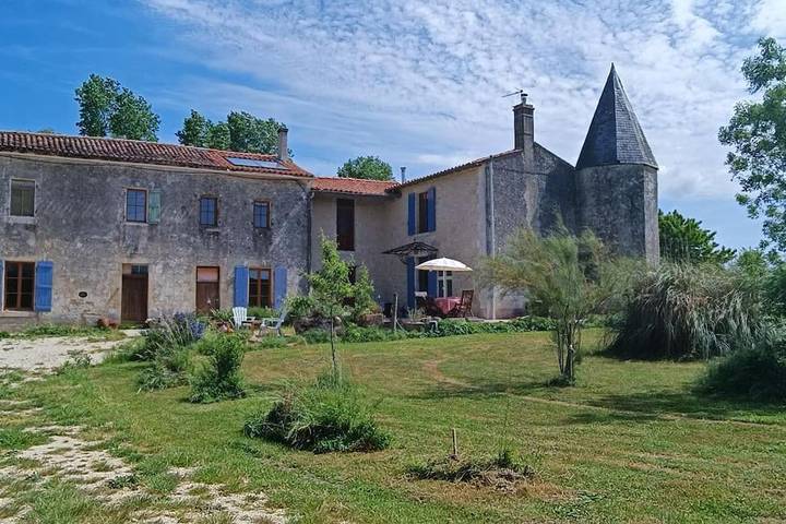 Location de vacances pour 10 personnes, avec jardin ainsi que piscine et jacuzzi, adapté aux familles à Aulnay - 3