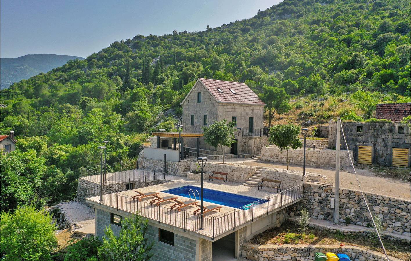 Gemütliche 2-Zimmer-Wohnung mit Pool, Garage und WLAN in der Nähe des Stadtzentrums von Vrgorac in Makarska Riviera