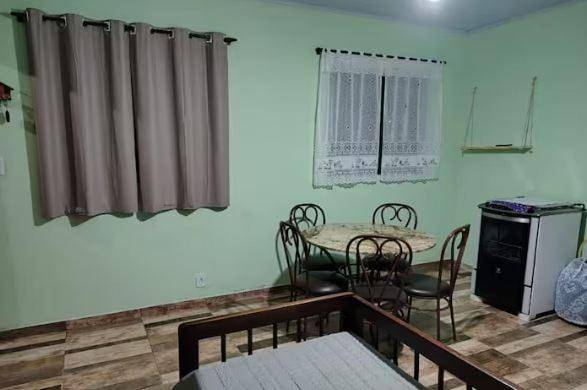 Casas e apartamentos de temporada para 4 pessoas, com balcão e vista, com animais de estimação em Santa Branca