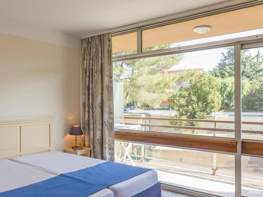 Pierre & Vacances Résidence Héliotel Marine - Appartement 6 personnes - 1 chambre + 1 coin nuit in Saint-Laurent-du-Var, Région de Cannes