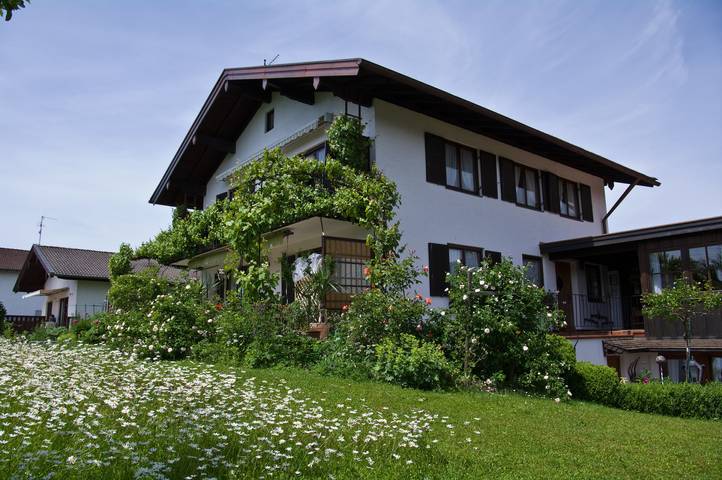 Ferienwohnung für 3 Personen, mit Terrasse und Garten im Chiemgau
