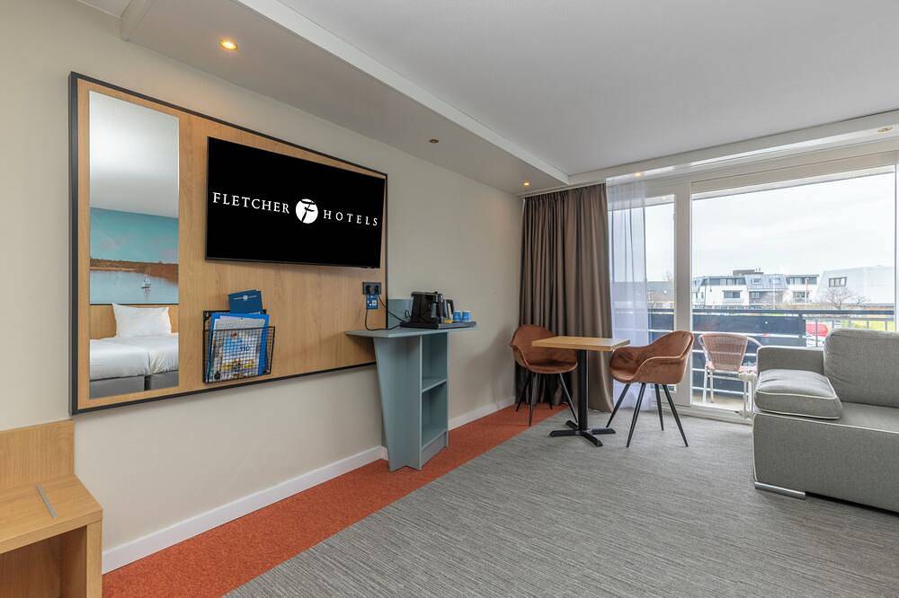 Unwind in Nature: Enjoy Canoeing, Scenic Biking, and Lakeside Dining Adventures in Loosdrecht, Groene Hart