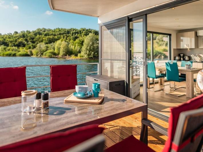 Hausboot für 5 Personen, mit Terrasse in Sachsen-Anhalt