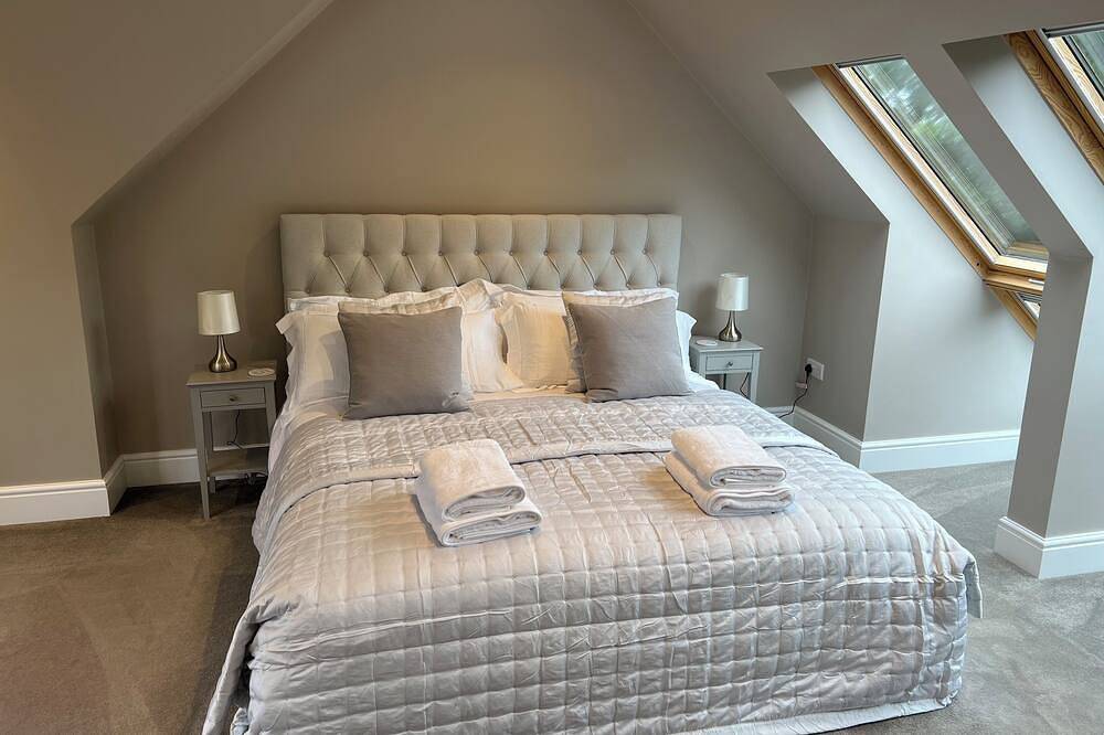 Entire cottage in East Sussex, 12 guests, 5 bedrooms, Hot tub & Games Room in Bexhill, East Sussex