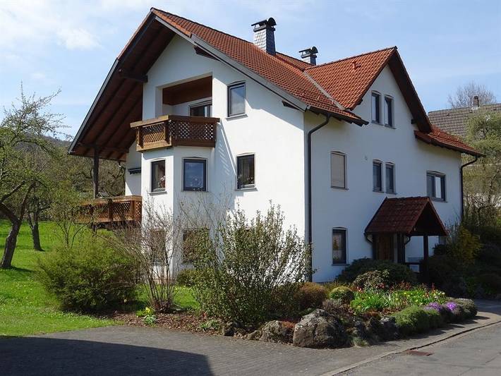 Ferienwohnung für 3 Personen, mit Terrasse und Garten sowie Ausblick