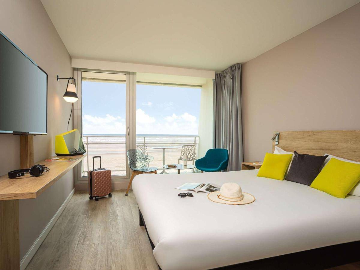 Standard Room with 1 Double Bed and 1 Single Sofa Bed - Garden Side in Touquet-Paris-Plage, Région de Montreuil