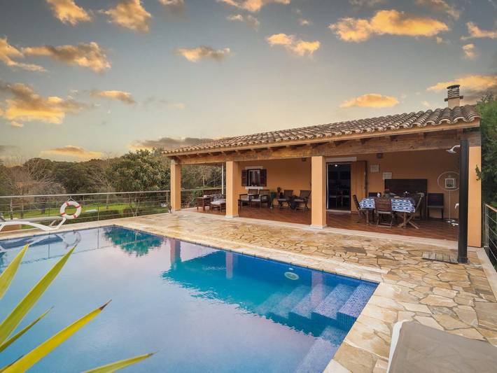 Villa pour 8 personnes, avec piscine et jardin - 1