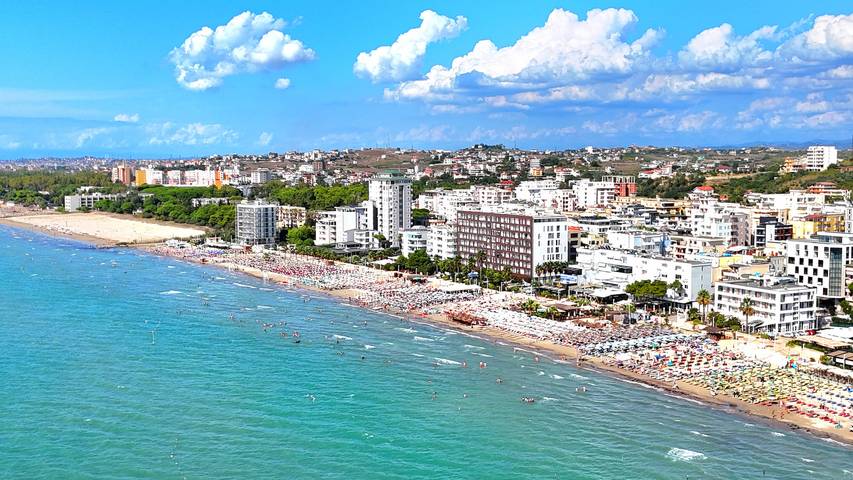 Ganze Wohnung, Ferienwohnung für 4 Personen mit Balkon in Durrës, Albanien