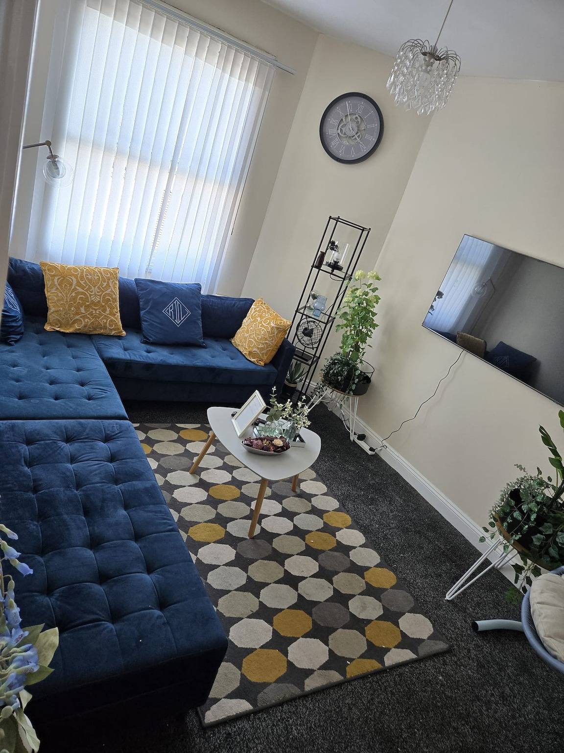 Entire apartment, Charming Wolverhampton Apartment with Private Entrance in Wolverhampton, Birmingham Area