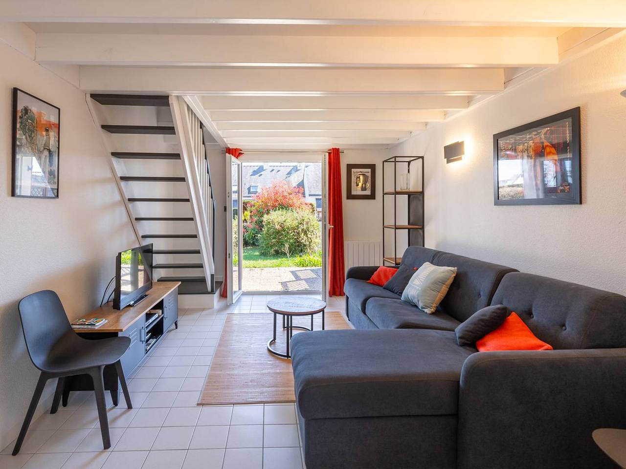 Cozy 3-Room House in Carnac with Private Garden, Near Beach & Shops - Sleeps 5 in Carnac Plage, Carnac