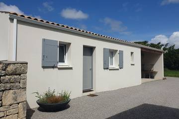 Gîte pour 4 personnes, avec jardin à Esnandes