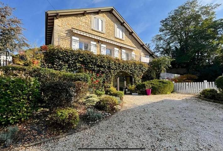 Location de vacances pour 6 personnes, avec terrasse ainsi que jacuzzi et piscine, animaux acceptés à La Boissière-d'Ans - 2