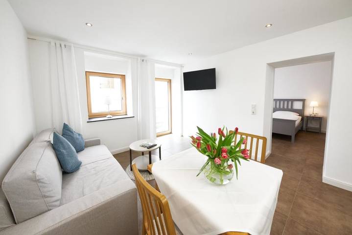 Ferienwohnung für 2 Personen, mit Ausblick und Balkon in Lieser