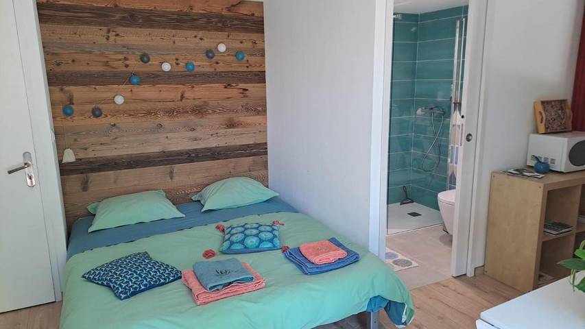 Gîte pour 2 personnes, avec terrasse et jardin à Marboz - 4