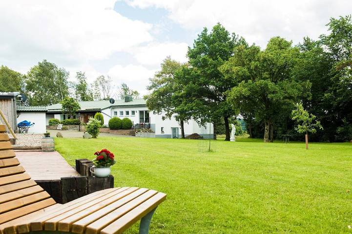Ferienwohnung für 6 Personen, mit Balkon und Garten sowie Sauna in Stadtkyll
