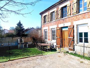 Location de vacances pour 16 personnes, avec jardin ainsi que jacuzzi et terrasse dans Écury-sur-Coole