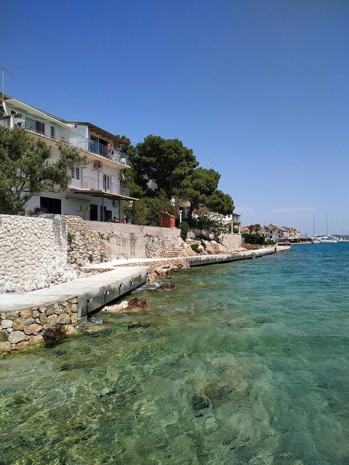 Apartament wakacyjny dla 5 osób, z balkon w Tribunj