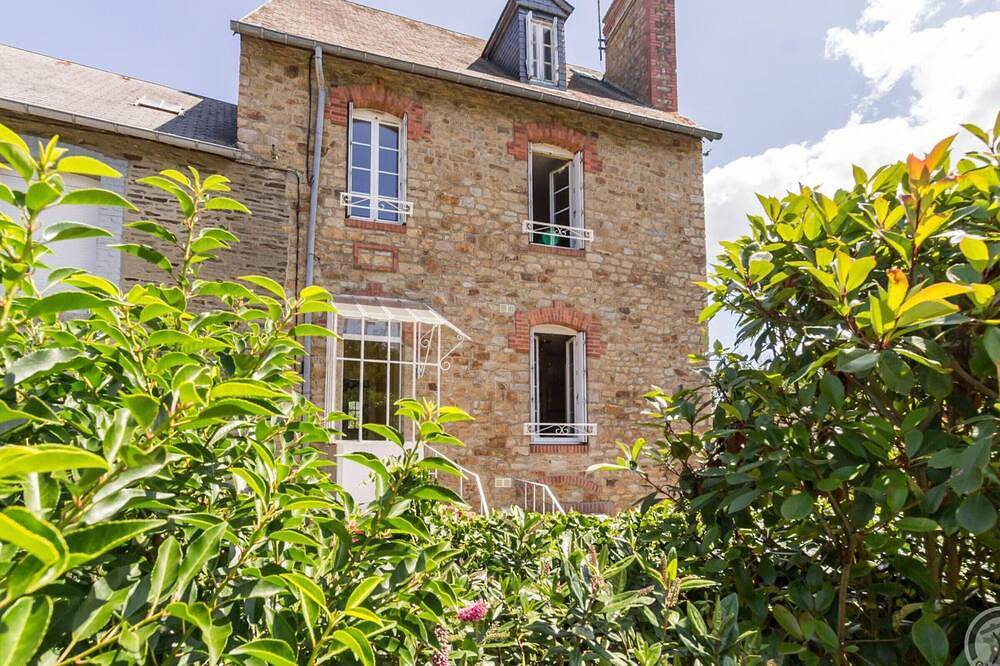 Maison mitoyenne à Pontorson avec jardin clos et 2 chambres in Pontorson, Région d'Avranches