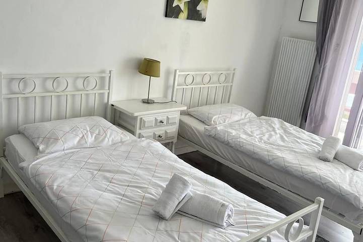 Appartement entier, Elegant Montreux Apartment with Panoramic Lake & Mountain Views in Sonzier, Montreux