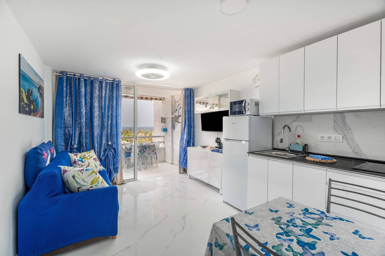 Gehele studio, Vakantiestudio 'Sissy' met zeezicht, wifi en airconditioning in San Eugenio Alto, Adeje