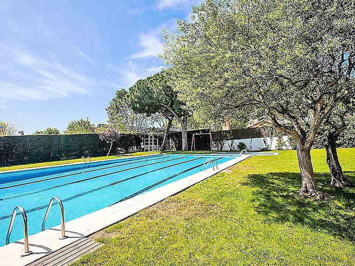 Apartament wakacyjny dla 5 osób, z Taras i Ogród oraz Basen w Calella