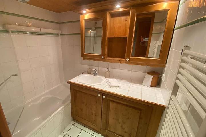 Ganze Wohnung, Luxus-Wohnung auf der Piste, Hallenbad. in Les Menuires, Saint-Martin-de-Belleville