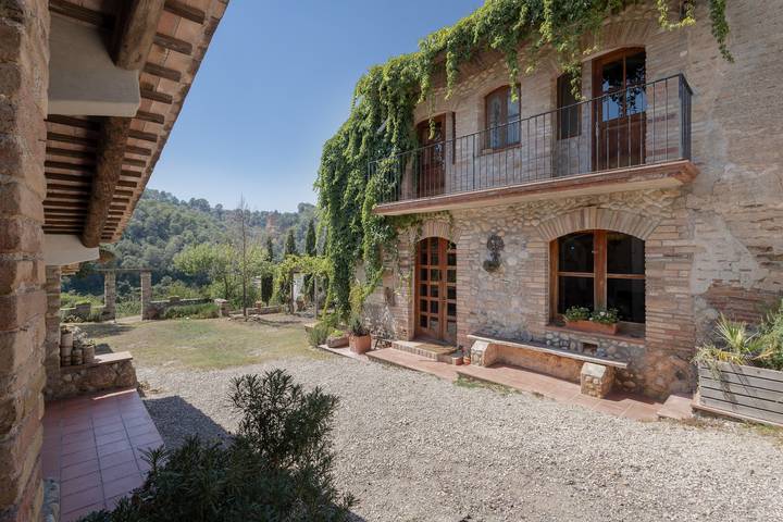 Country House 'La Isla Verde' with Mountain View, Private Pool and Wi-Fi in els Hostalets de Pierola, Barcelona Inland
