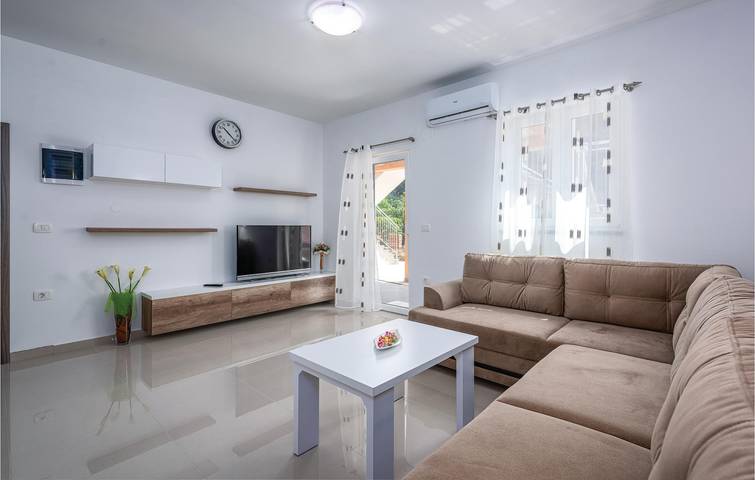 Gemütliche 140 m² große Wohnung mit Pool, Terrasse und WLAN in der Nähe der Küste und des Stadtzentrums in Plomin, Ostküste Istrien