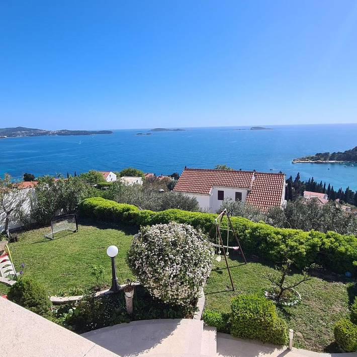 Villa pour 13 personnes, avec sauna et piscine ainsi que vue et jardin, animaux acceptés à Mlini - 4