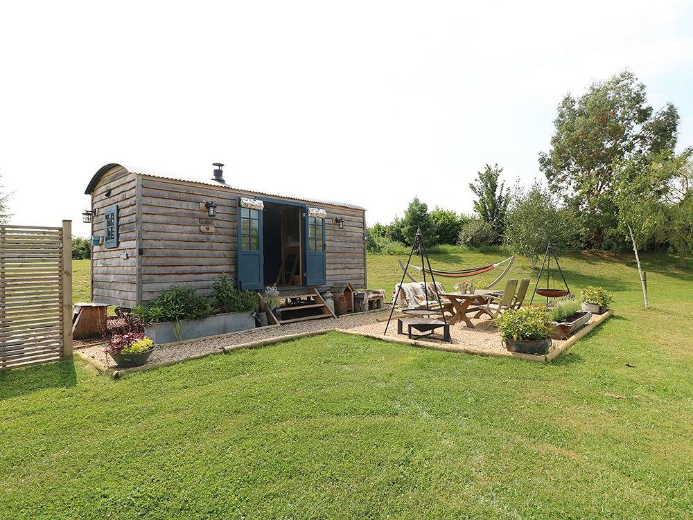 Lillie's Shepherd's Hut - Wellness & Hot Tub in Melton, Leicestershire