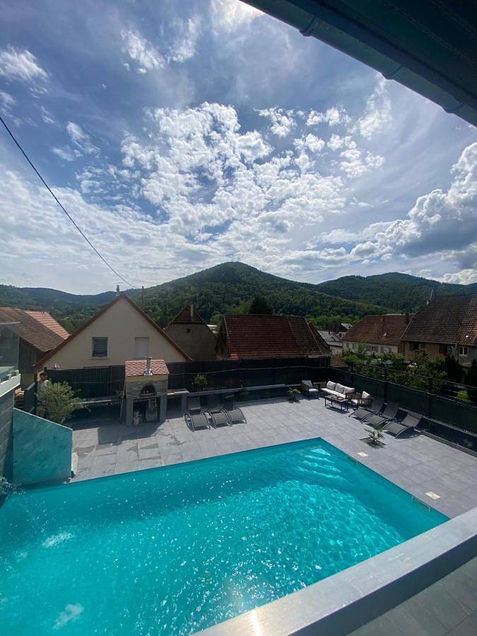 Ferienwohnung für 4 Personen, mit Terrasse und Pool sowie Ausblick in Lautenbach