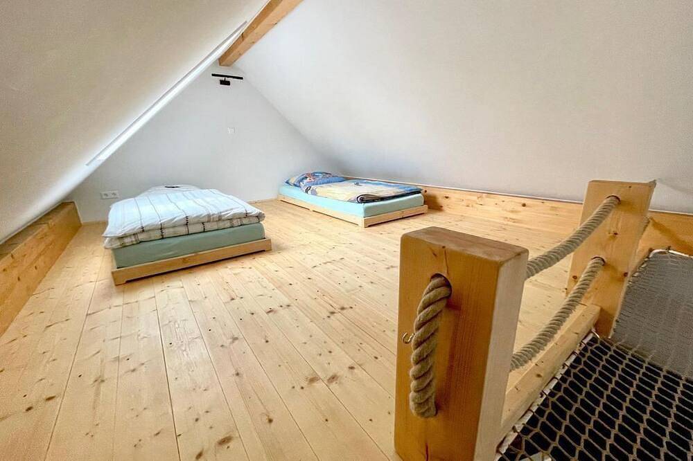Ganze Wohnung, Urlaubshof Turmblick - Großzügige Ferienwohnung (70 qm) mit Süd-Balkon in Kreba-Neudorf, Oberlausitzer Heide- und Teichlandschaft