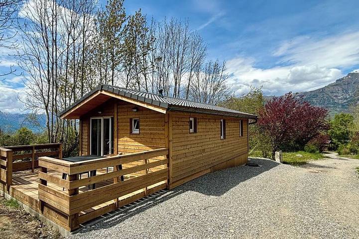 Chalet with private garden in the heart of nature, a few metres from the slopes in Saint-Léger-les-Mélèzes, Nationalpark Écrins