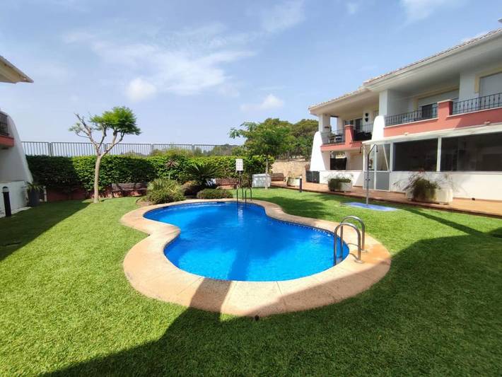 Apartamento de vacaciones para 4 personas, con vistas además de piscina y jardín - 1