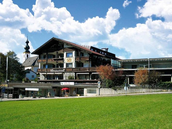 Hôtel pour 4 personnes, avec vue ainsi que piscine et jardin, animaux acceptés