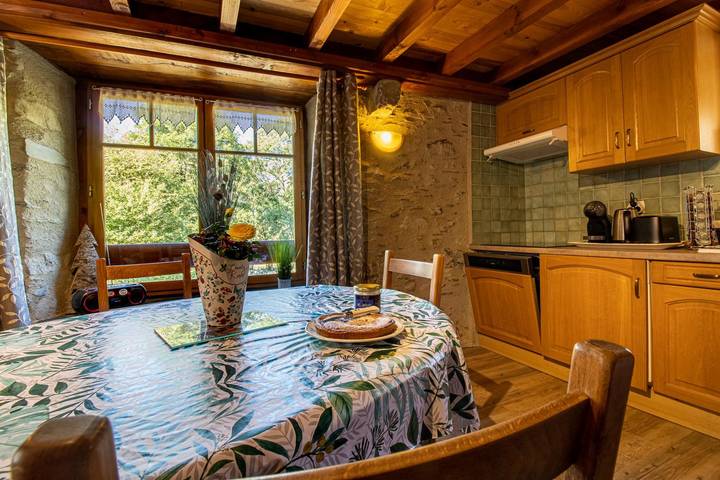 Gîte pour 4 personnes, avec balcon à Bourisp - 2