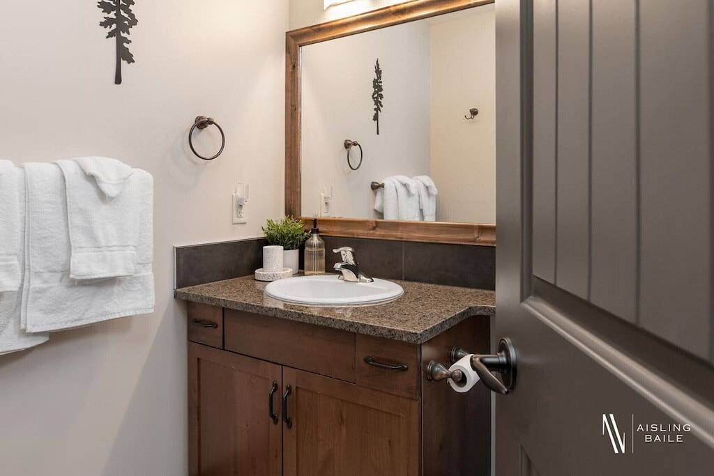 Ganze Wohnung, Heavenly Mountain Hideaway | Pool | Hot Tub in Radium Hot Springs, Kootenay-Nationalpark