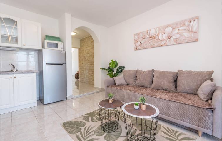 Ferienwohnung für 6 Personen, mit Seeblick und Pool sowie Terrasse in Sveti Filip i Jakov - 4