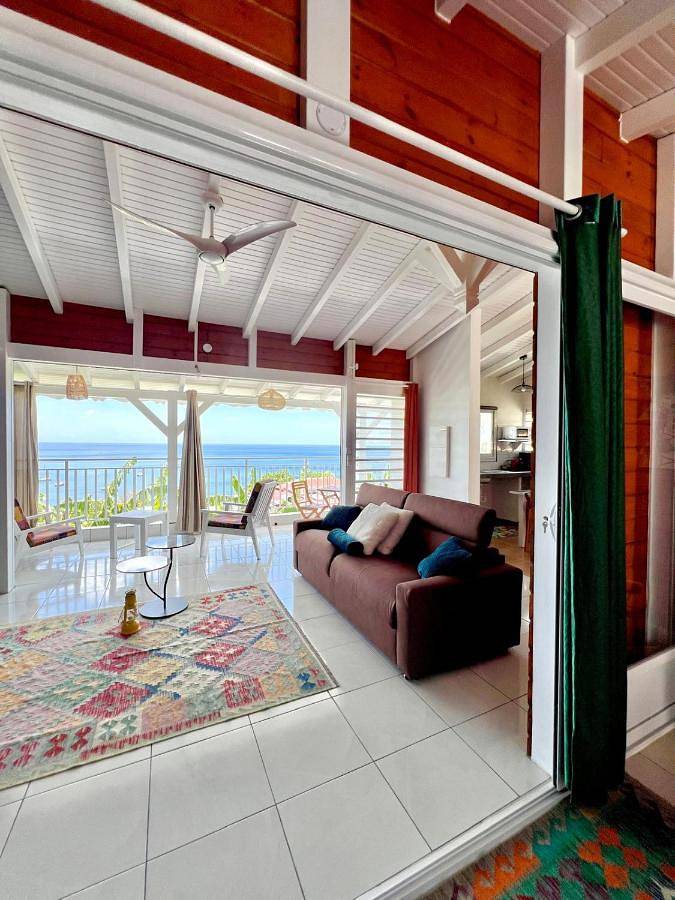 Location de vacances pour 5 personnes, avec jardin et vue, adapté aux familles à Bouillante