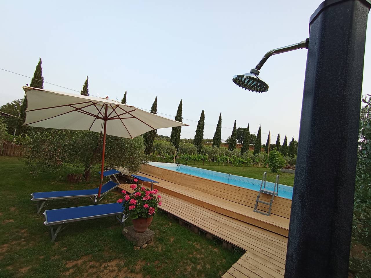 Entire apartment, Holiday Apartment "Casa Vacanze Mongili" with Private Pool, Balcony & Wi-Fi in Chiusi, Chianti