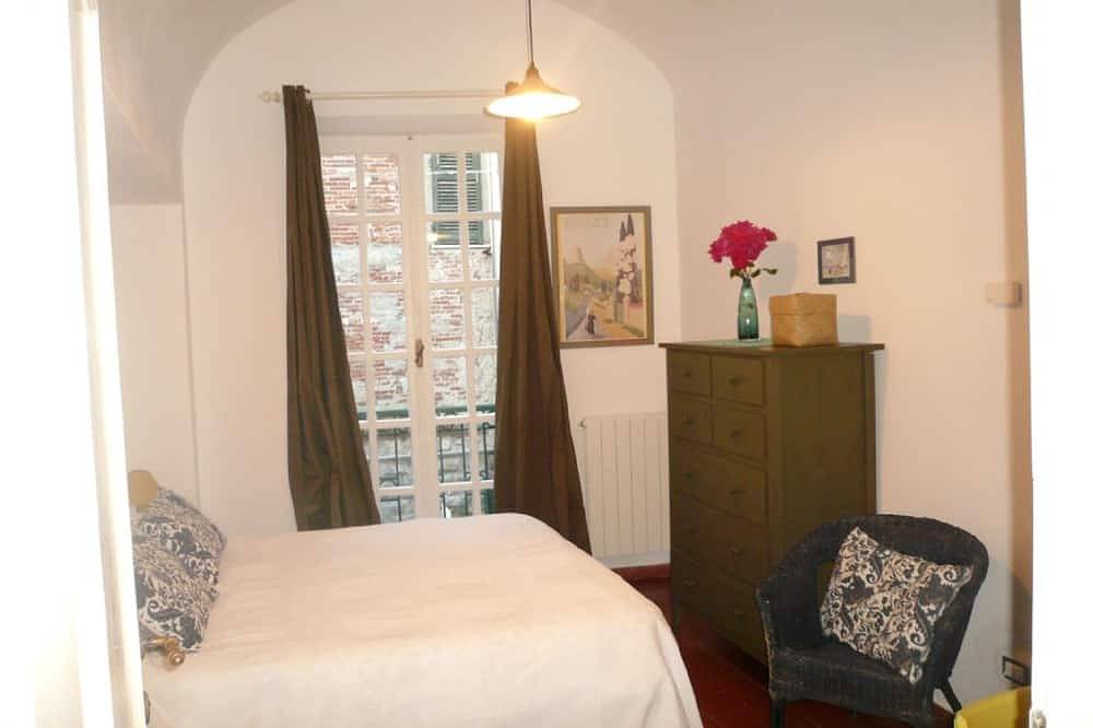 Ganze Wohnung, 50 Meter vom Meer mit Terrasse Doppel ---- in der Nähe des Meeres in der mittelalterlichen Altstadt von Nol in Bagni Hilton, Noli