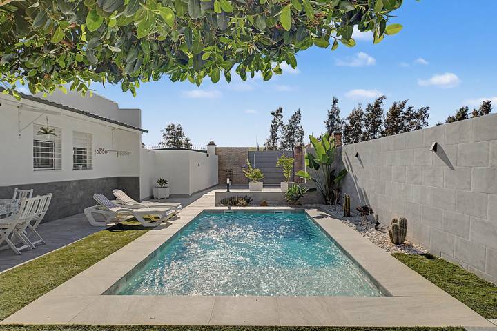 Villa « Mellys » avec piscine privée, Wi-Fi et climatisation in Carmona, Province de Séville